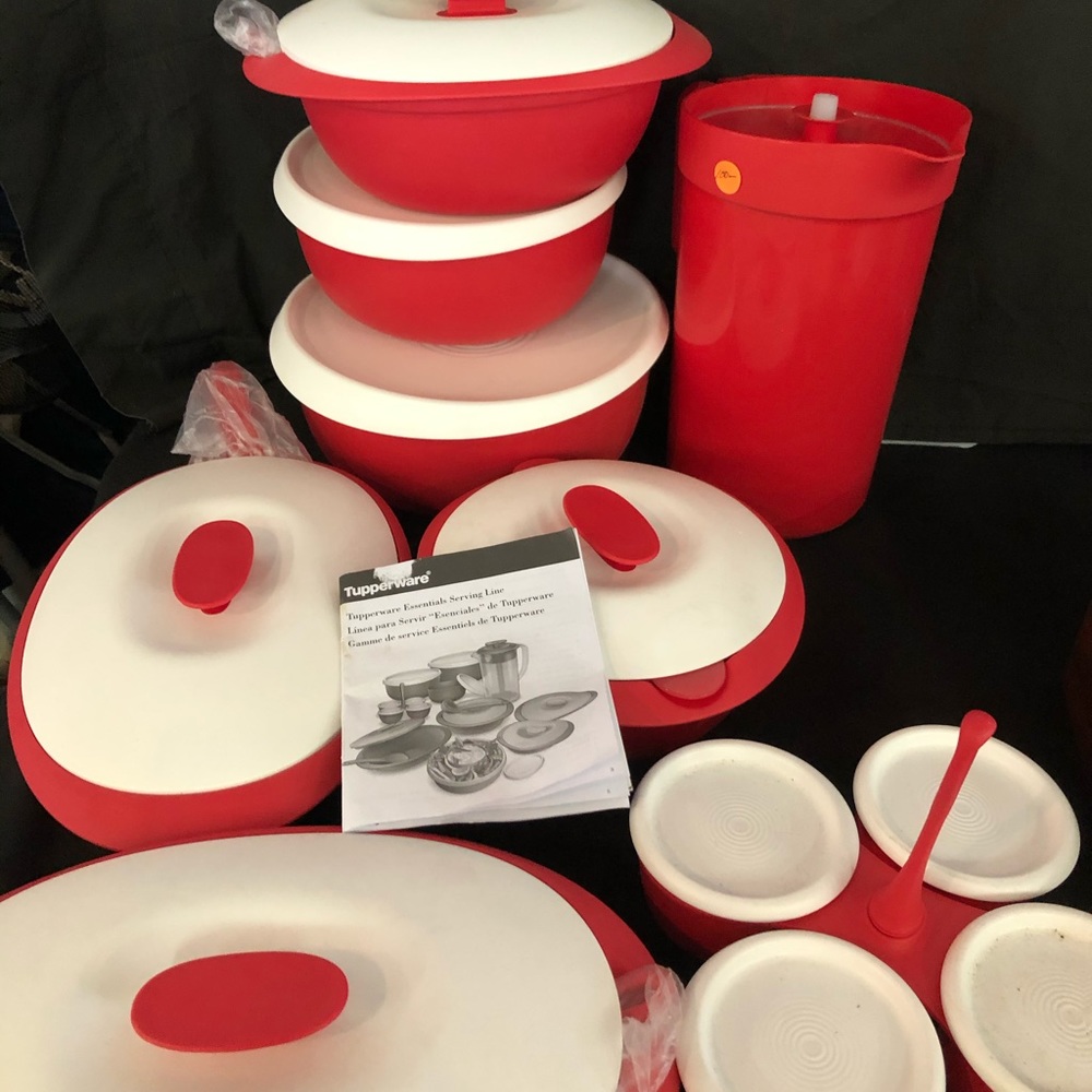 Essential Serving Set ! Tupperware new